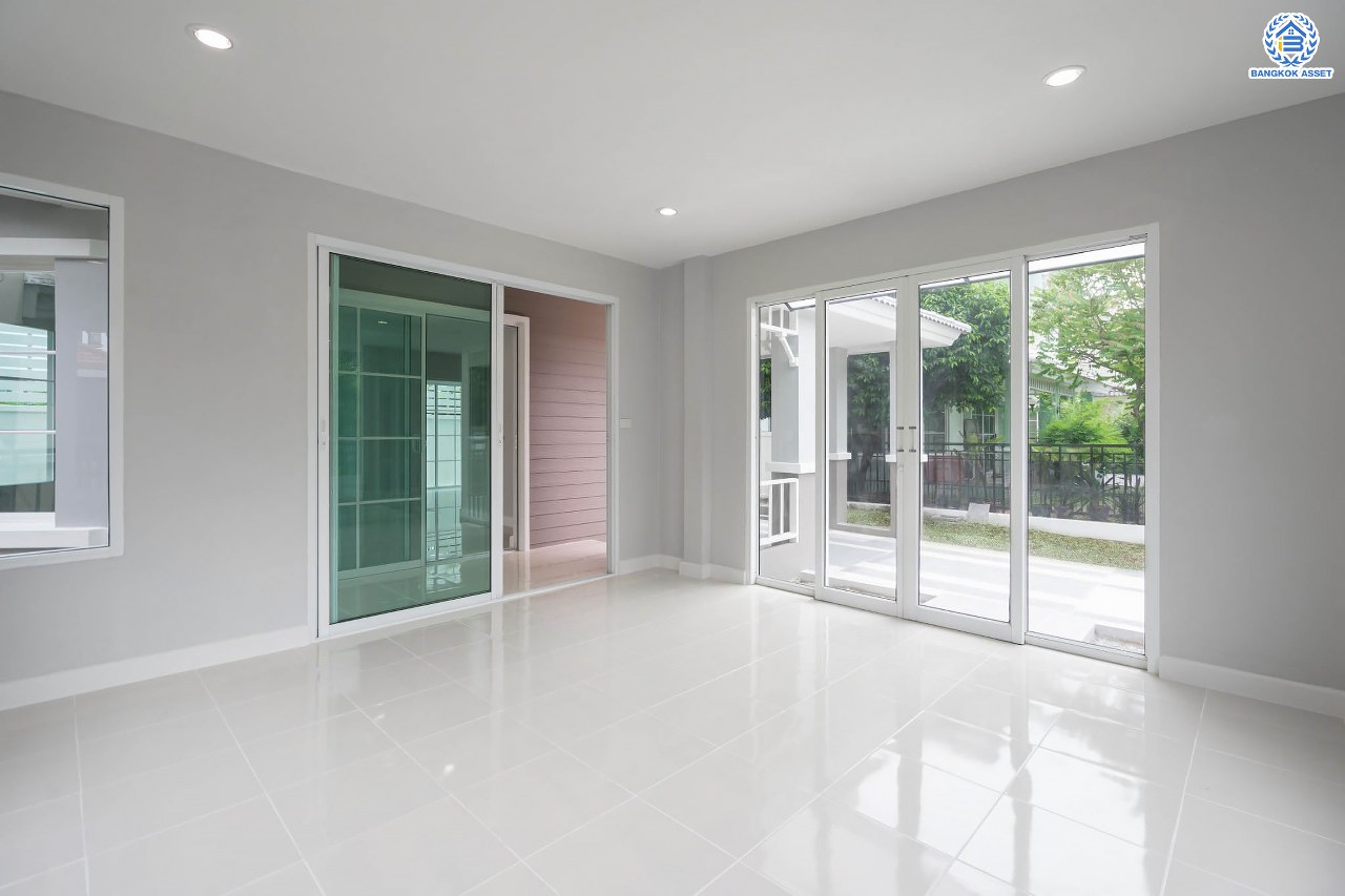 บ้านมือสองตกแต่งใหม่ แบรนด์ LH ม.มัณฑนา ราชพฤกษ์ เนื้อที่ 57.4 ตร.ว. ฟังก์ชัน 3 ห้องนอน 2 ห้องน้ำ จอดรถได้ 2 คัน พร้อมห้องอเนกประสงค์ 1 ห้อง สามารถปรับเปลี่ยนเป็นห้องทำงาน หรือห้องนอนได้ตามความต้องการ Facilities ตอบโจทย์ทุกกิจกรรม! บนทำเลใกล้วงเวียนพระราม5 เซ็นทรัลเวสต์เกต และรถไฟฟ้า "สถานีบางรักน้อยท่าอิฐ"